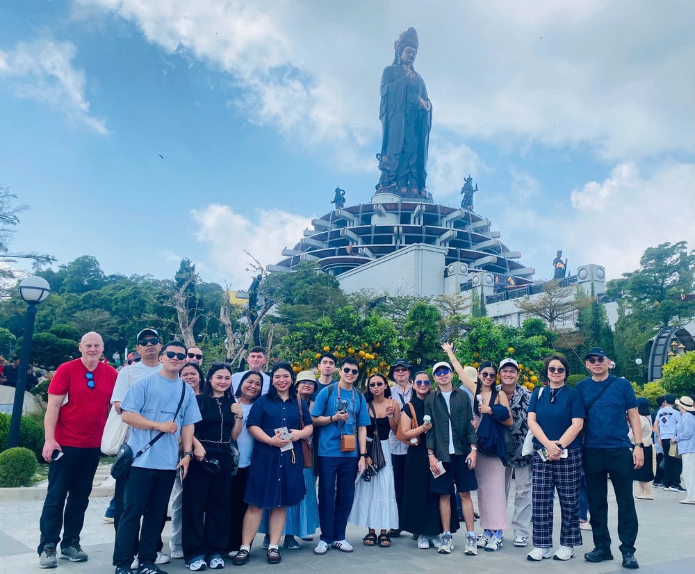 Cu Chi Tunnels, Cao Dai Temple and Ba Den Mountain 1 day HCMP18